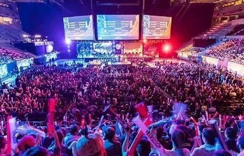 等主场看台 等主场看台